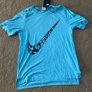 Light Blue Loose Fit NIKE Shirt NWT Medium